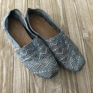 Toms- lightly worn!